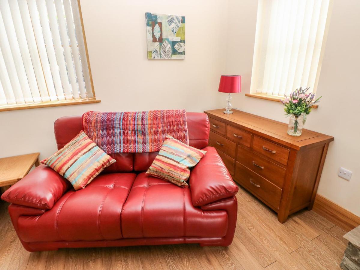 Grooms Quarters At Pant Y Gaseg Farm Ammanford Buitenkant foto