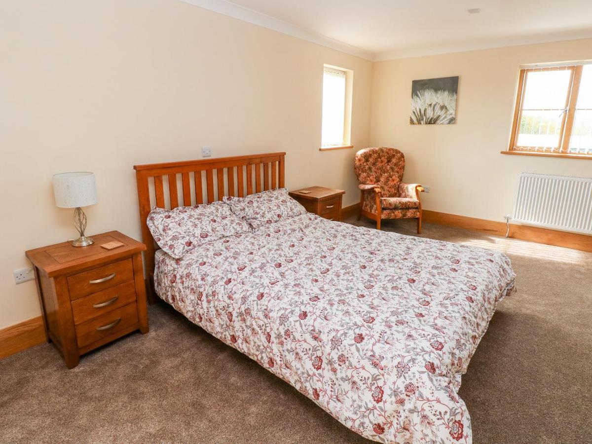 Grooms Quarters At Pant Y Gaseg Farm Ammanford Buitenkant foto