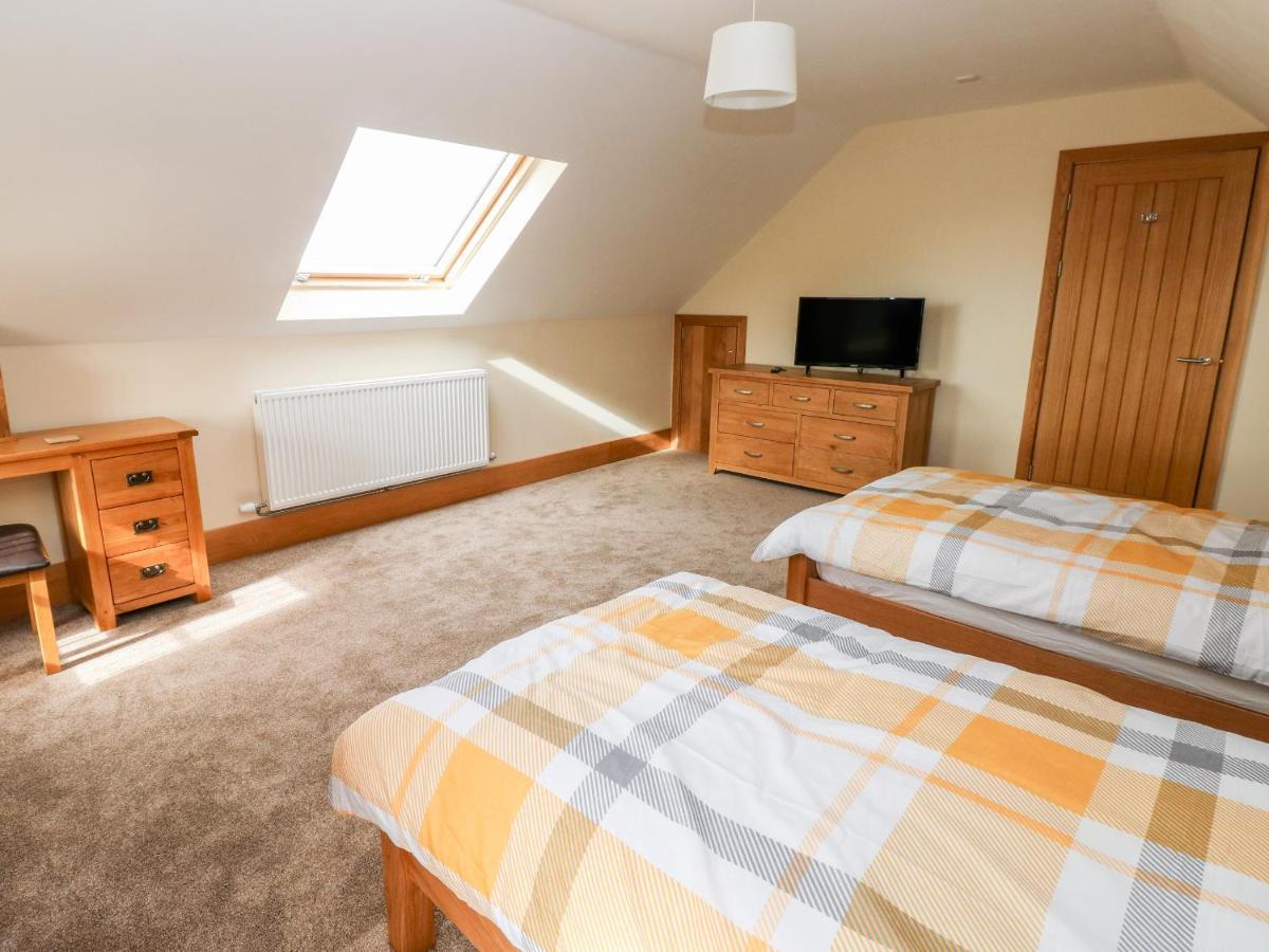 Grooms Quarters At Pant Y Gaseg Farm Ammanford Buitenkant foto