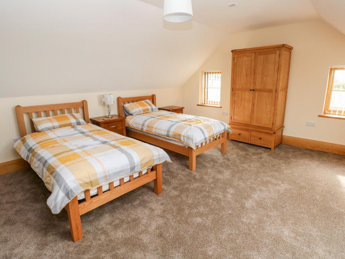 Grooms Quarters At Pant Y Gaseg Farm Ammanford Buitenkant foto